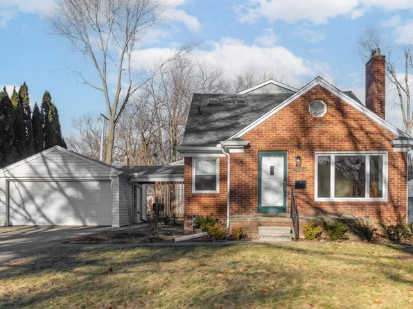 1810 Hawthorne Rd, Grosse Pointe Woods, MI 48236