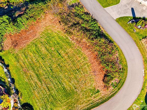 4th image of 8 Sahalie Road