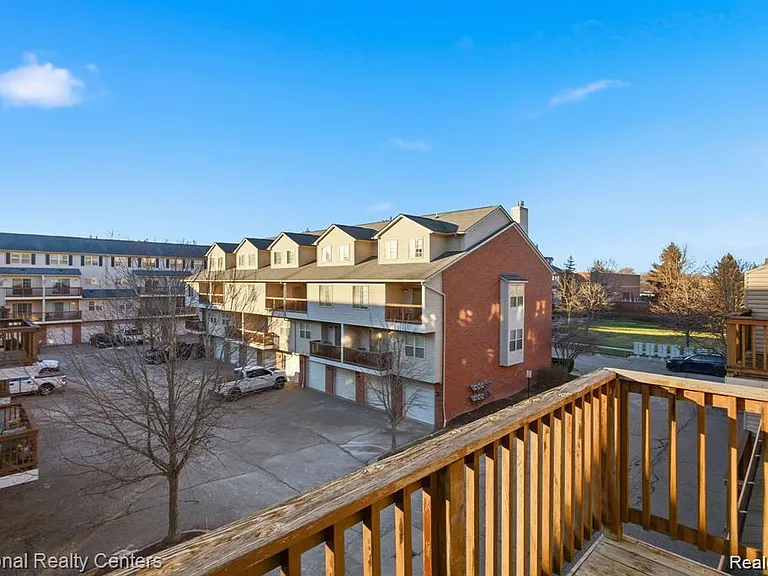 16878 Farmington Rd — Photo 20