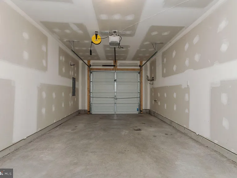 172 Drexel Ct — Photo 49