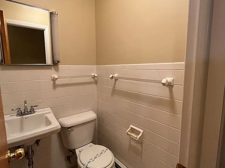 1200 N Linden St — Photo 10