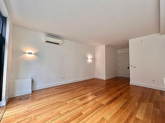 4th image of 25 Bruckner Blvd APT 1H