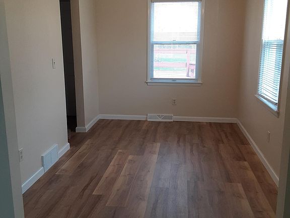 4th image of 208 Roberts St