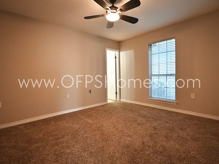 636 Emerald Ln — Photo 11