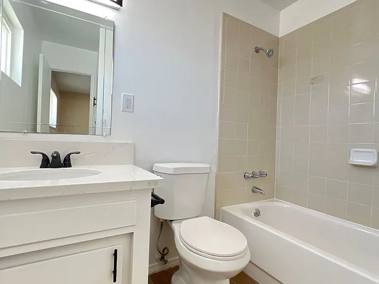 4236 Columbus St — Photo 10