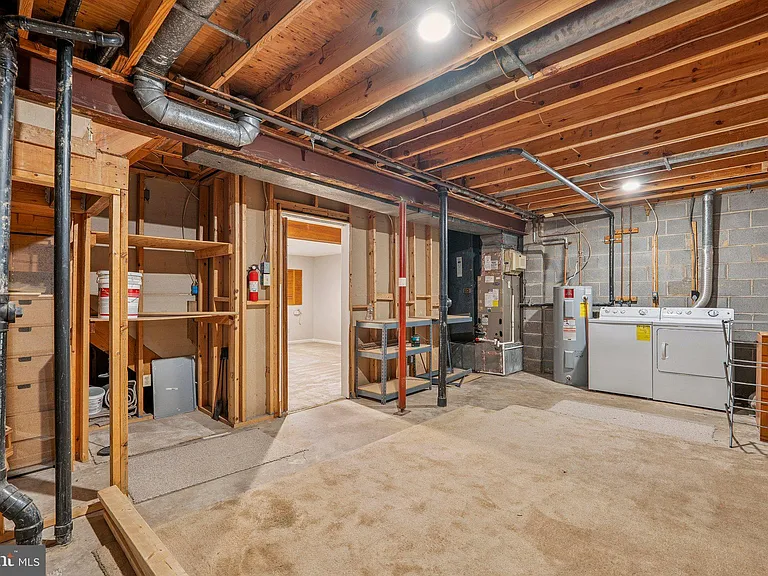 2917 Village Spring Ln — Photo 36