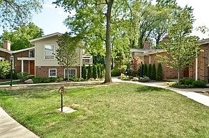2nd image of 472 Green Bay Rd