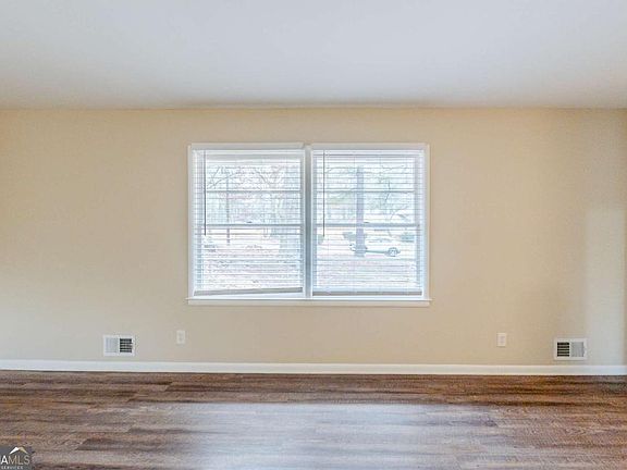 5th image of 2202 Troutdale Dr