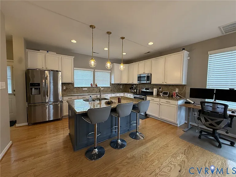 8049 Ellendale Dr — Photo 13