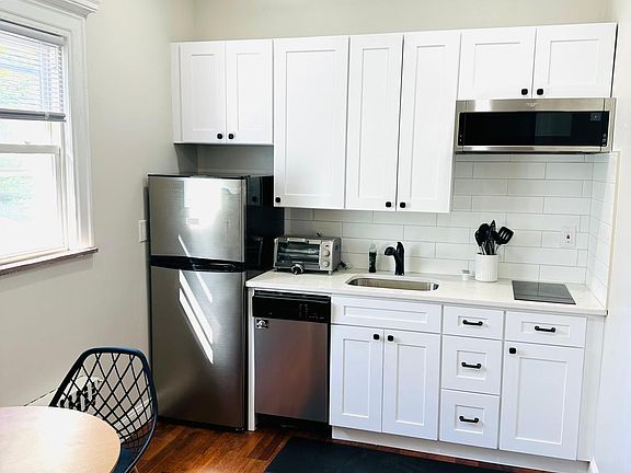 5th image of 300 Summit Ave #1