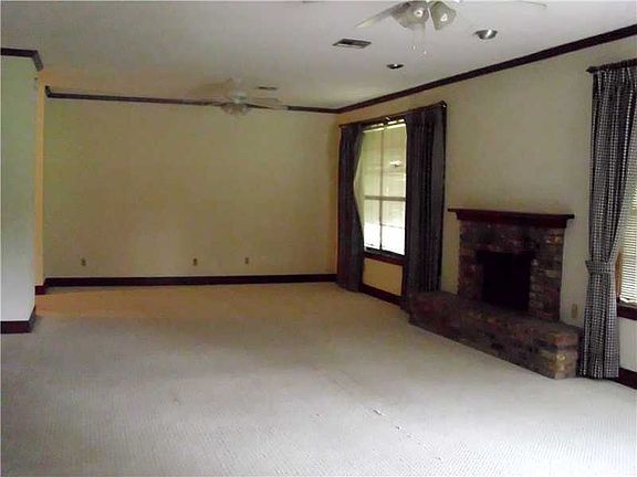 3rd image of 29 W Woodlawn Dr
