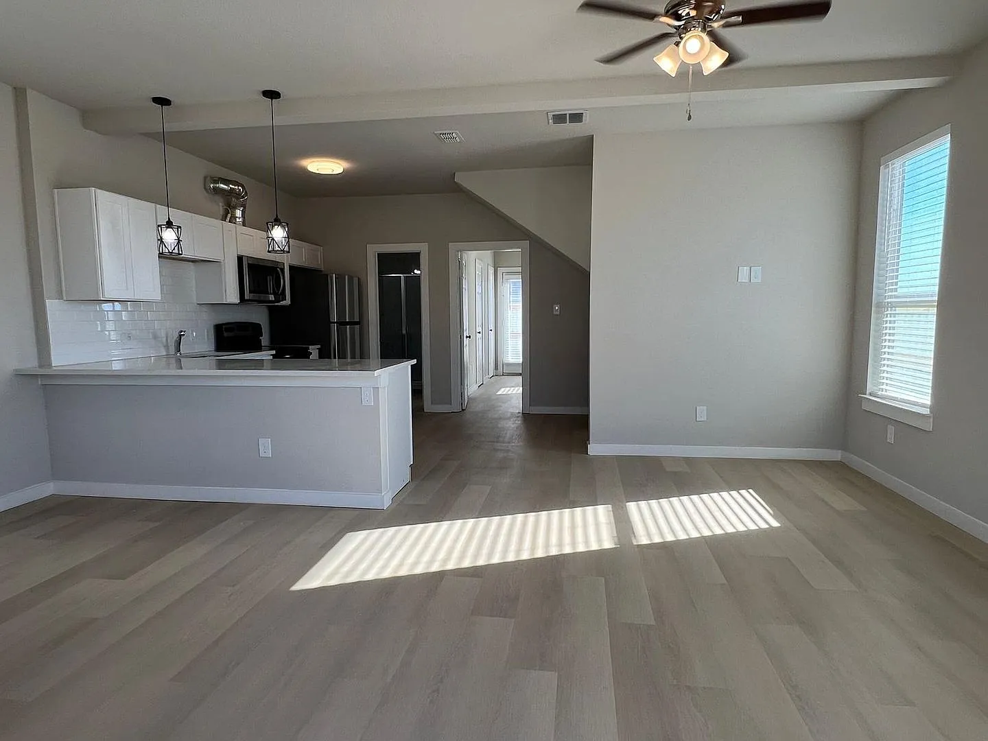Stylish Two-Story Modern Home Available for Rent! — Photo 3