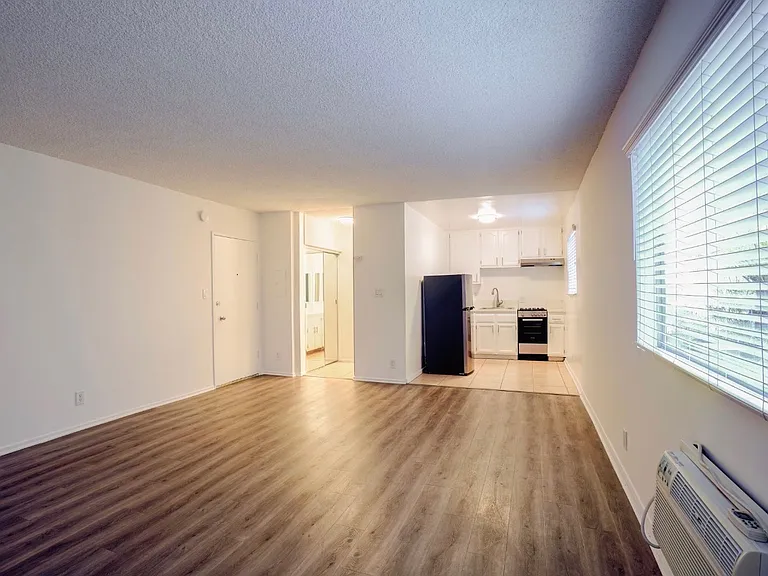 1134 N SYCAMORE AVE — Photo 10