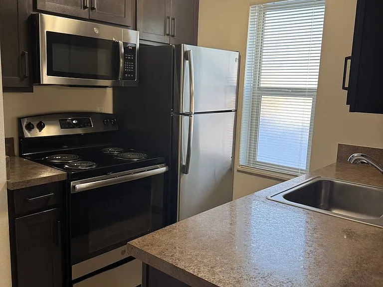 Fairmont Terrace — Photo 10