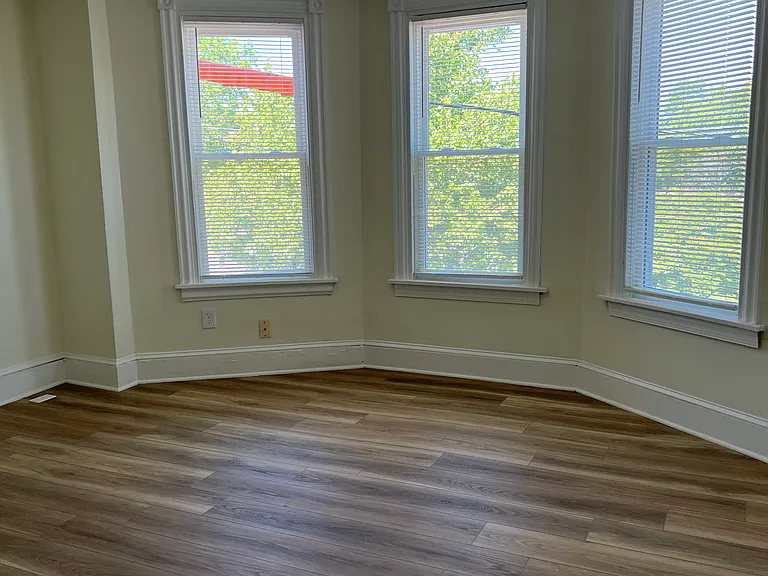 2118 W 8th St — Photo 11