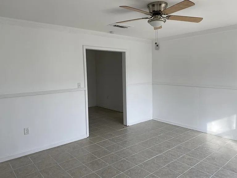 720 W Railroad St — Photo 5