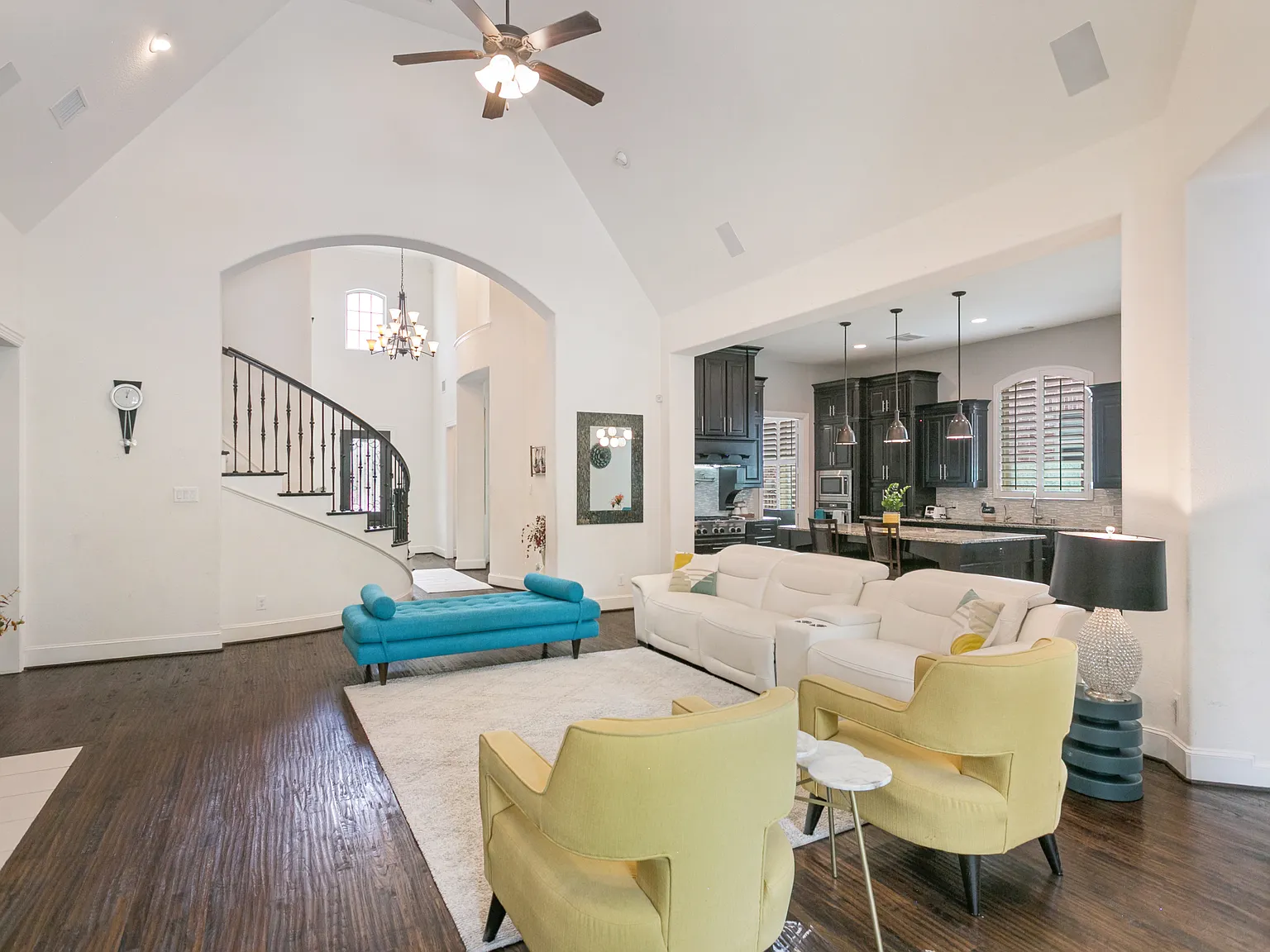 5 bed, 4.5 bath, 4513 sqft, $4,999 — Photo 3