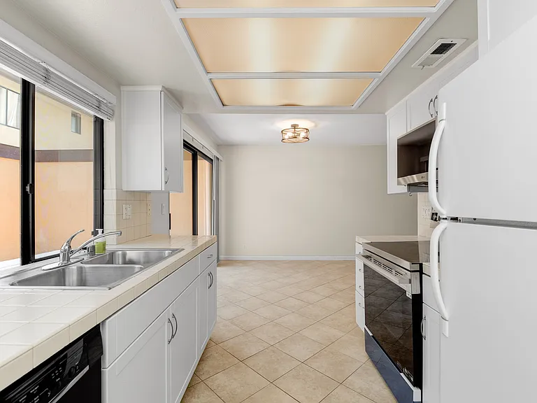 1680 N Coast Hwy N #21 — Photo 11
