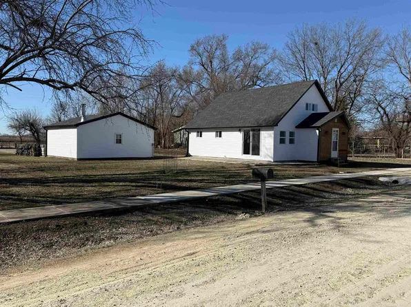 306 E 1st St, New Cambria, KS 67470