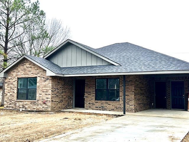 1st image of 135 Elizabeth Ln