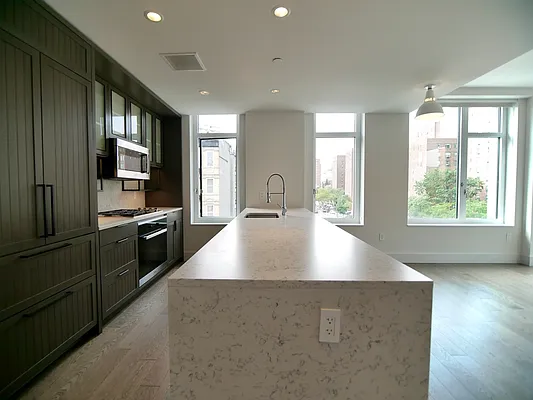 Rented by Extell Marketing Group LLC | media 41