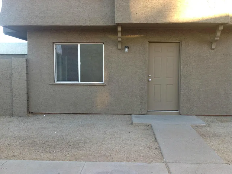 4709 E Jones Ave — Photo 2