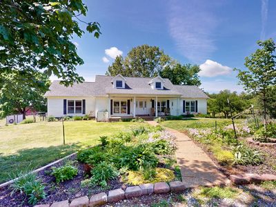 860 Dixie Bee Rd, Adams, TN, 37010