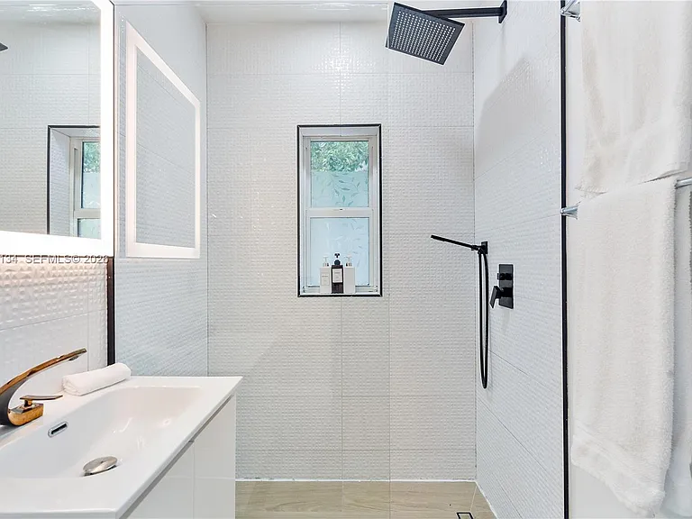 8270 NE 1st Pl #3 — Photo 24