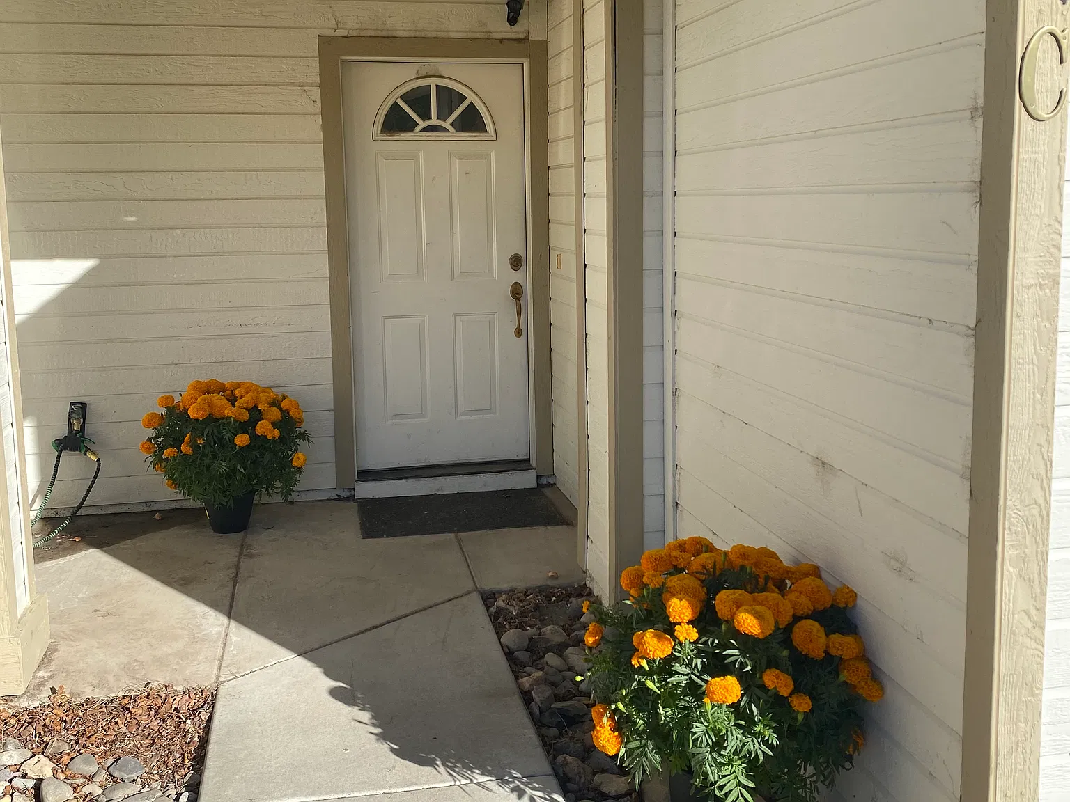 2 bed, 2.5 bath, 1100 sqft, $1,745 — Photo 1