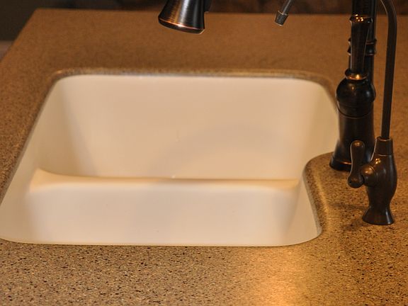 Seamless, undermount sink