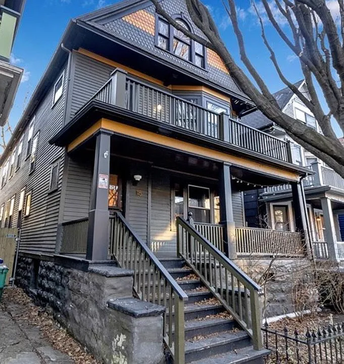 115 College St #2
