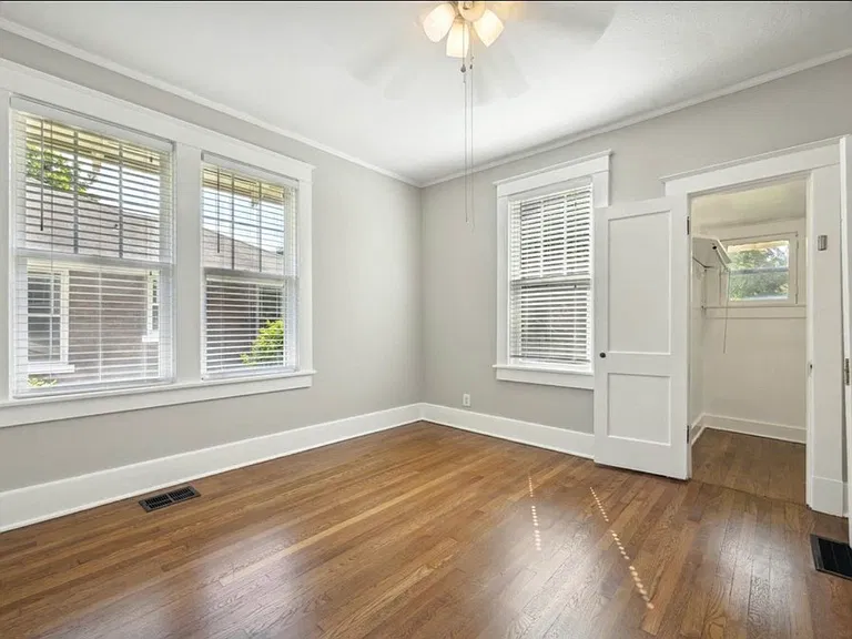687 N McLean Blvd — Photo 3
