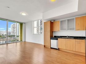 1350 NW 8th Ct, Miami, FL