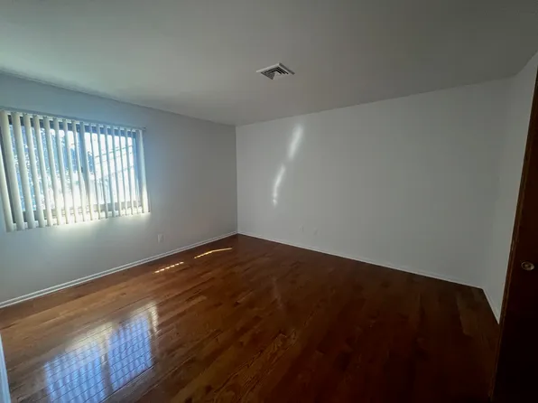 1437 John Street image 5 of 13