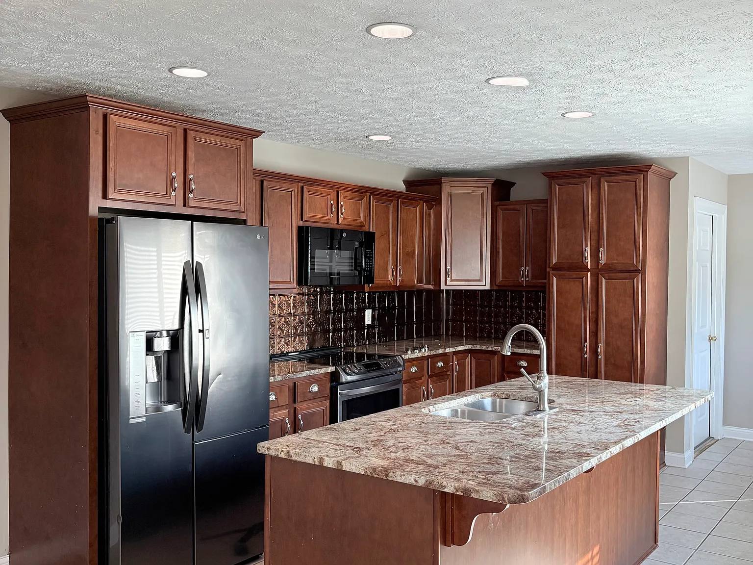 3 bed, 1472 sqft, $1,695 — Photo 4