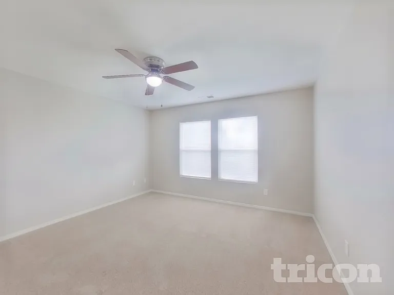 2226 Buckleigh Dr — Photo 7