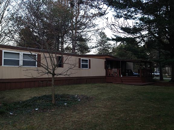 4th image of 915 White Pines St