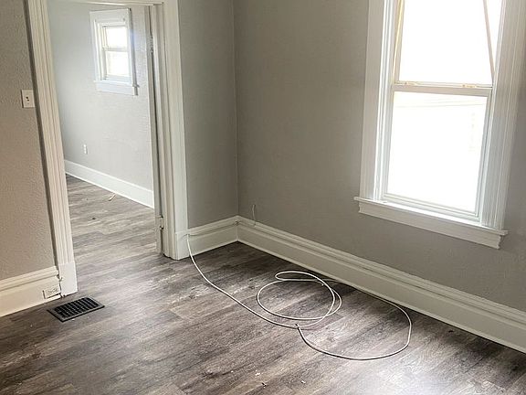 3rd image of 125 Margaret St APT 3