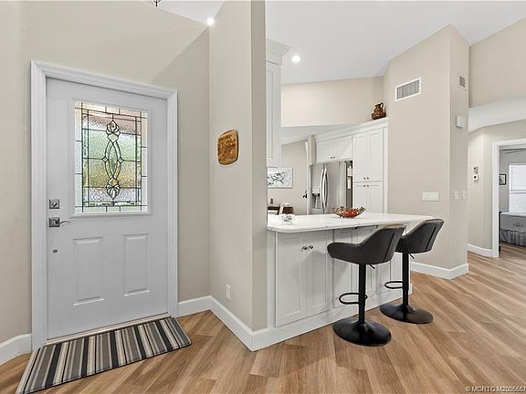 5th image of 2384 SW Foxpoint Way
