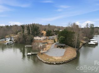 5969 Gold Creek Estate Dr, Hickory, NC 28601