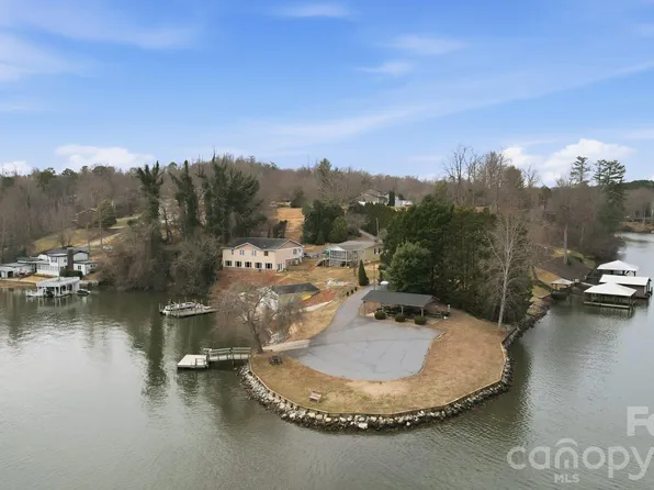 5969 Gold Creek Estate Dr, Hickory, NC 28601