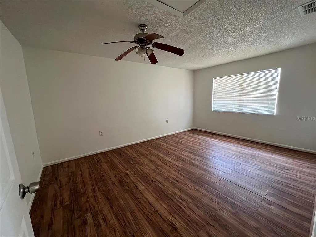 4 bed, 2.0 bath, 1300 sqft, $2,250 — Photo 4
