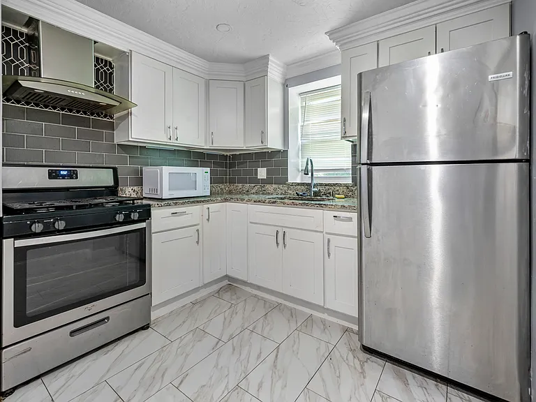 30 Mount Everett St #1R — Photo 1