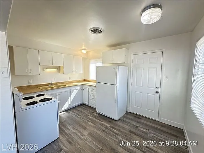 148 W Victory Rd — Photo 6