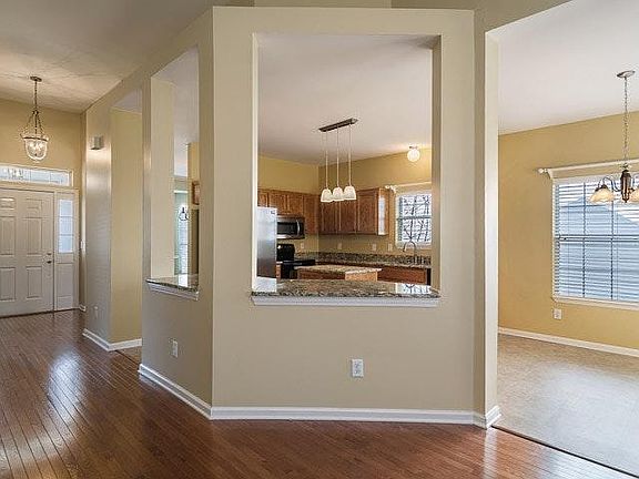 4th image of 320 Cannonade Cir