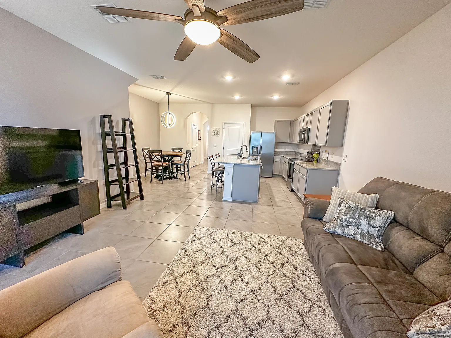 3 bed, $2,700 — Photo 1