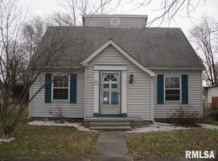 610 N Vine St, Sandoval, IL 62882