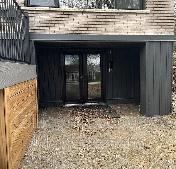 438 Bellevue St #LOWER — Photo 1