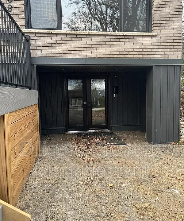438 Bellevue St #LOWER