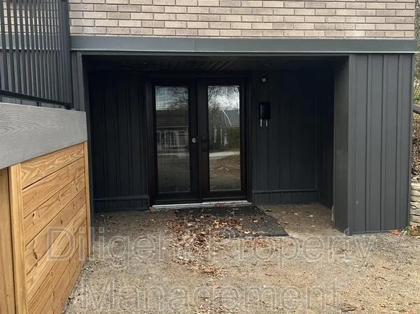 438 Bellevue St, Peterborough, ON K9H 5G6